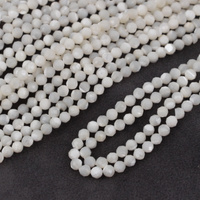Muszla biała kula fasetowana 4mm [sznur 37cm]