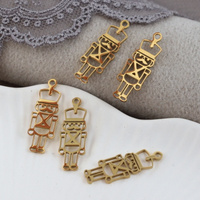 Zawieszka żołnierzyk dziadek do orzechów stal szlachetna pozłacana 22x7,5mm