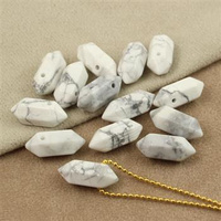 Howlit marmurkowy zawieszka grot 20x9mm