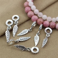 Zawieszka metalowa z podwieszką liść srebrny 30mm