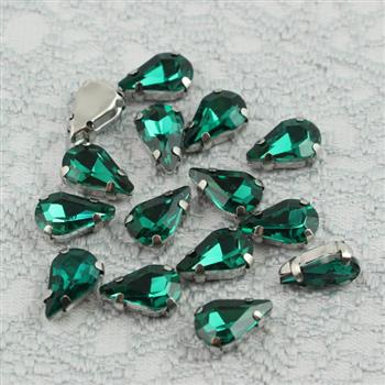 Kaboszon w oprawie łezka fasetowana emerald 13x8mm