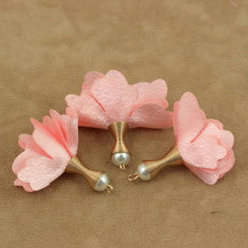 Kwiatek z perełką w tulejce różowy 30mm