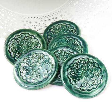 Kaboszon ceramiczny moneta mandala zielona 44mm
