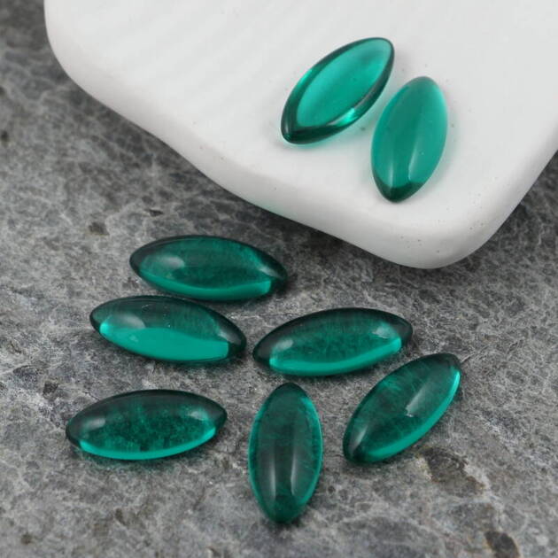 Kaboszon szklany Emerald wrzeciono 15x7mm