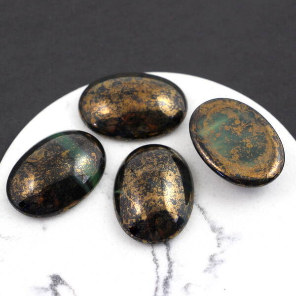 Kaboszon szklany Green - Gold Splash owal 25x18mm