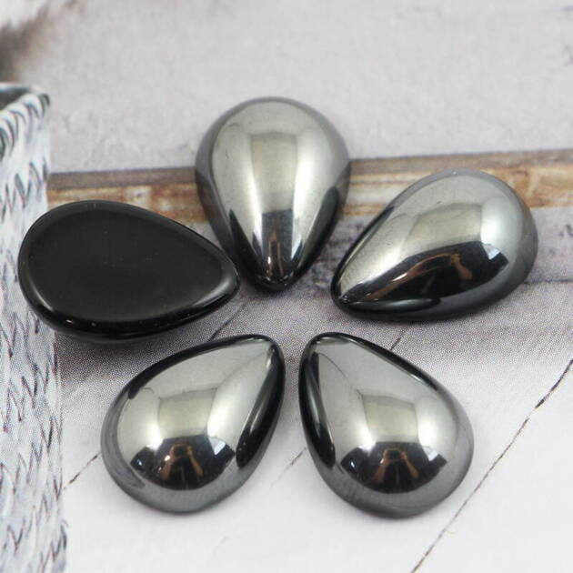 Kaboszon szklany Jet - Hematite łezka 18x13mm