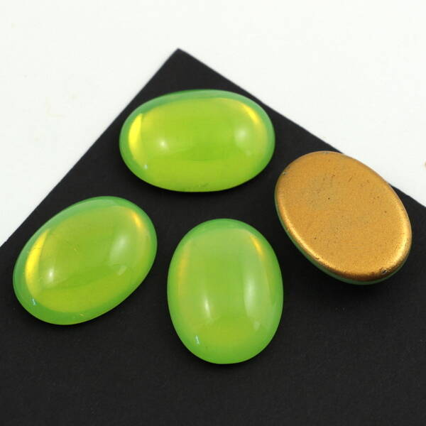 Kaboszon szklany Milky Lt. Peridot - Gold Matte Foiled owal 25x18mm