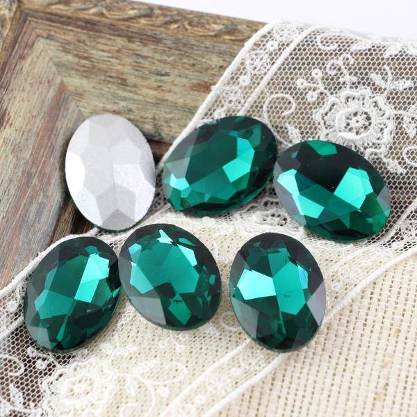 Kaboszon szklany owal fasetowany emerald 25x18mm