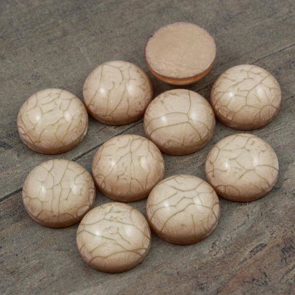 Kaboszon z żywicy moneta crackle beżowa 16mm