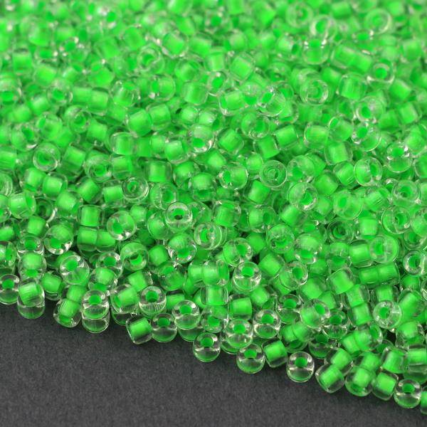 Matubo 8/0 Crystal Green Neon Lined [10g]