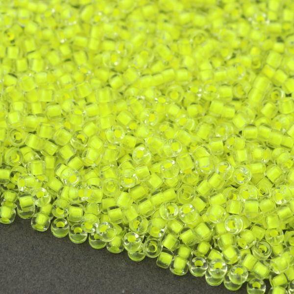 Matubo 8/0 Crystal Yellow Neon Lined [10g]