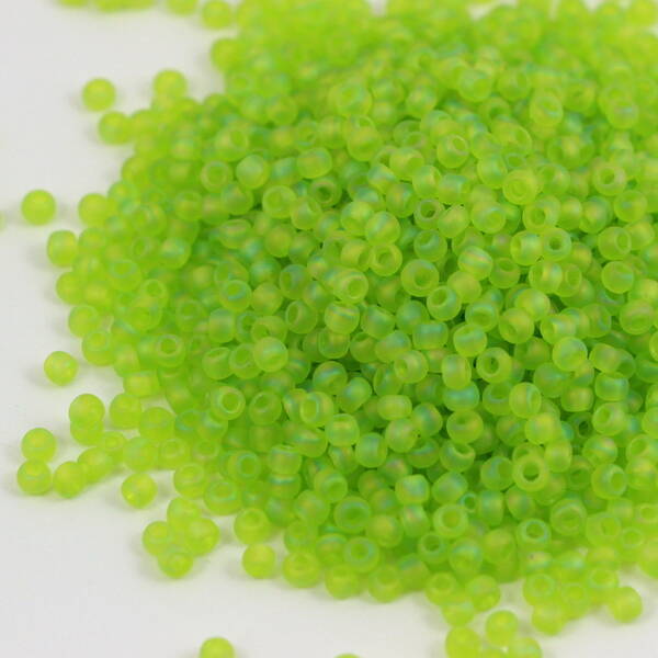 Toho Round 8/0 Transparent-Rainbow-Frosted Lime Green [10g]