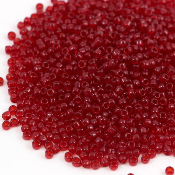 Toho Round 8/0 Transparent Ruby [10g]